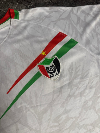 تيشرت منتخب السودان الأبيض الاحتياطي 2025-2026 - قميص صقور الجديان الجديد تصميم عصري