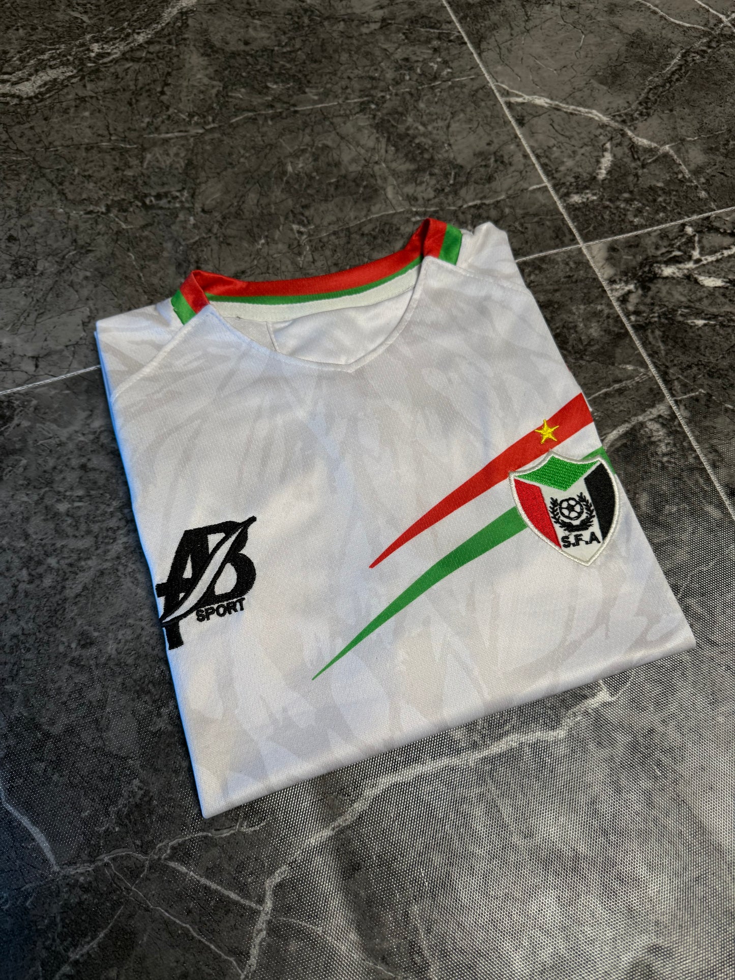 تيشرت منتخب السودان الأبيض الاحتياطي 2025-2026 - قميص صقور الجديان الجديد تصميم عصري